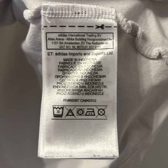Adidas basic graphic tee size medium - Picture 4 of 6